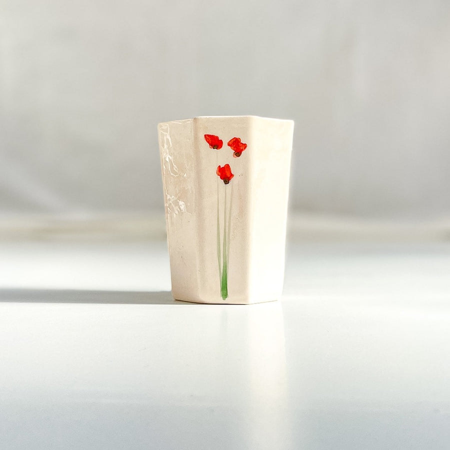 Kırmızı Kır Çiçeği Desenli Altın Dekorlu Porselen Bardak