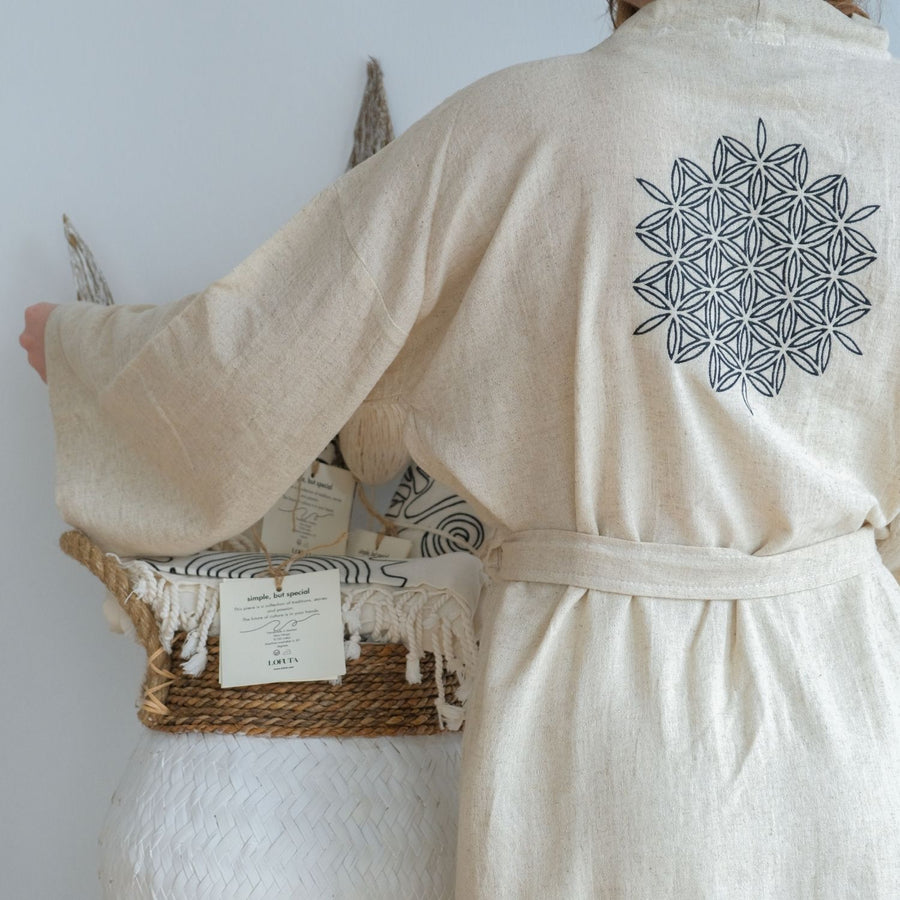 "Yaşam Çiçeği" Kimono