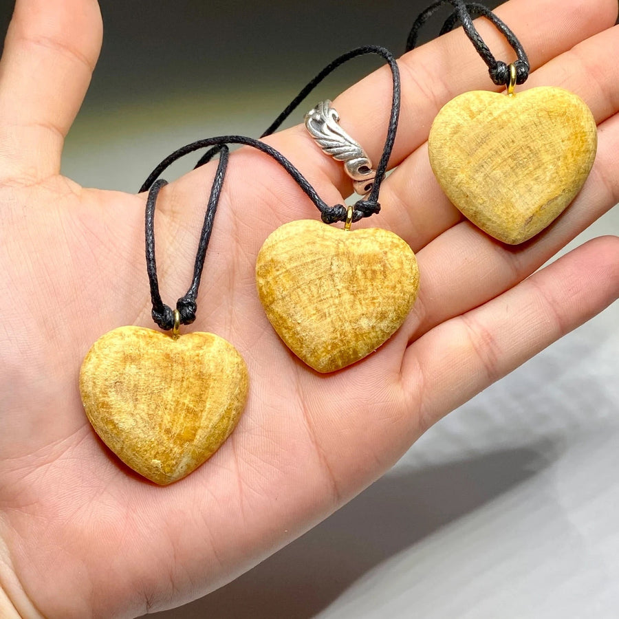 Sevgi Enerjisi: Palo Santo Kalp Kolye